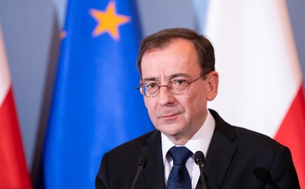 პოლონეთის შინაგან საქმეთა ყოფილმა მინისტრმა მარიუშ კამინსკიმ, რომელიც პოლიციამ პრეზიდენტის სასახლეში ყოფილ მოადგილესთან ერთად დააკავა, შიმშილობა დაიწყო