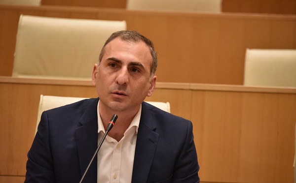 ჩვენ თავში ძალა უნდა მოვიკრიბოთ და ერთობის კონტურები შევქმნათ, სხვანაირად ცვლილება არ გამოვა, სხვანაირად ვეხმარებით „ქართულ ოცნებას“, რომ უკუნითი უკუნისამდე იყოს ხელისუფლებაში - ალეკო ელისაშვილი
