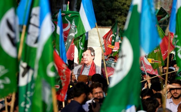 პაკისტანის არჩევნებში დამოუკიდებელი კანდიდატები ლიდერობენ