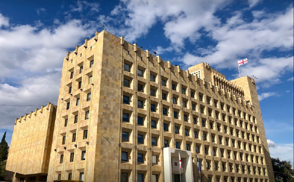 ურთიერთობების მოსაწესრიგებლად, აუცილებელია, უკრაინის ხელისუფლებამ საქართველოს გადასცეს დამნაშავეები, რომლებიც უკრაინაში მაღალ თანამდებობებს იკავებენ - საქართველოს მთავრობა