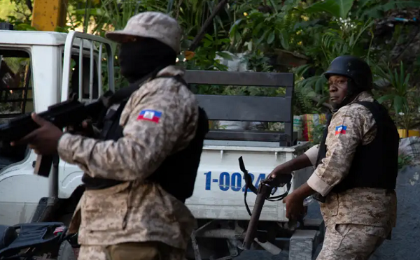 ჰაიტიში შეიარაღებული ჯგუფები შინაგან საქმეთა სამინისტროსა და პრეზიდენტის სასახლეს თავს დაესხნენ