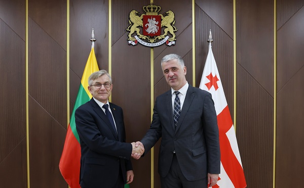 ოთარ შამუგია ლიეტუვის რესპუბლიკის სეიმის აგრარულ საკითხთა კომიტეტის თავმჯდომარე ვიქტორას პრანკიეტისს შეხვდა