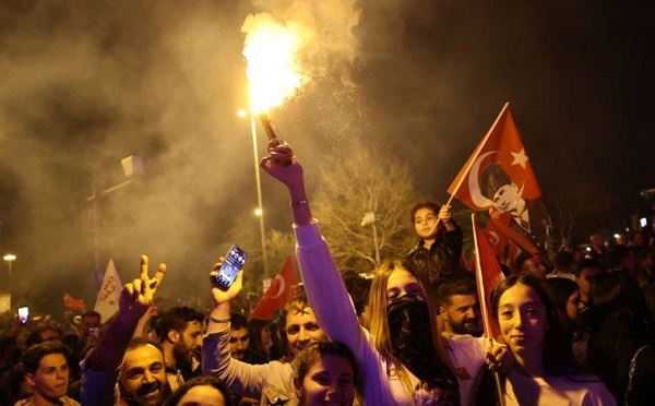 თურქეთის მუნიციპალურ არჩევნებში ერდოღანის პარტიამ ბოლო 22 წლის განმავლობაში ყველაზე დიდი მარცხი განიცადა - Reuters