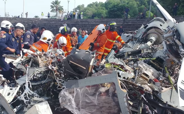 მალაიზიაში საზღვაო ძალების ორი ვერტმფრენი ერთმანეთს შეეჯახა, დაიღუპა 10 ადამიანი