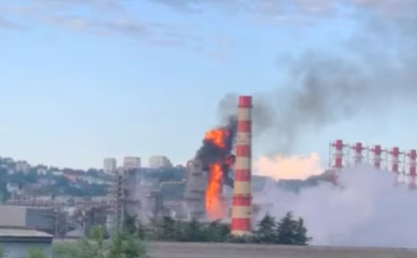 რუსეთში, ტუაფსეს ნავთობგადამამუშავებელ ქარხანაზე დრონებით თავდასხმის შედეგად ხანძარი გაჩნდა