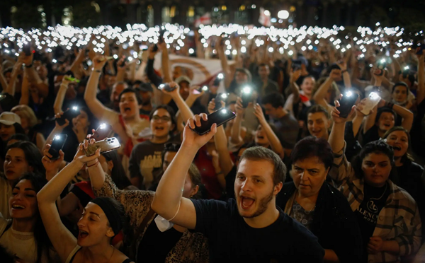 "მარში თავისუფლებისთვის" - თბილისში საპროტესტო მსვლელობა იმართება