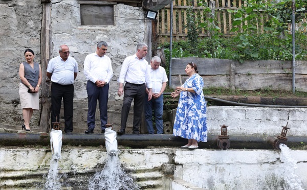 ოთარ შამუგიამ ქედაში კალმახის საინკუბაციო საამქრო დაათვალიერა