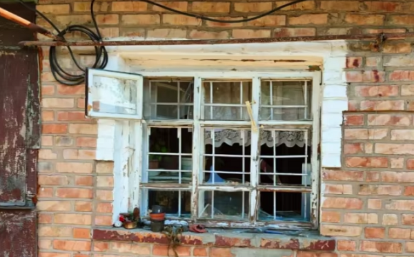 რუსეთის ძალები დნიპროპეტროვსკის ოლქში საოჯახო ტიპის სახლს თავს დაესხნენ, დაშავდა ორი მოზარდი
