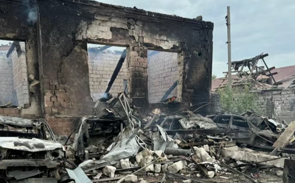 რუსეთის ძალებმა დონეცკის ოლქის ქალაქი სელიდოვო დაბომბეს, დაიღუპა 5 და დაშავდა 8 ადამიანი