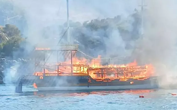 თურქეთის სანაპიროსთან ტურისტების გემი დაიწვა, არიან დაშავებულები