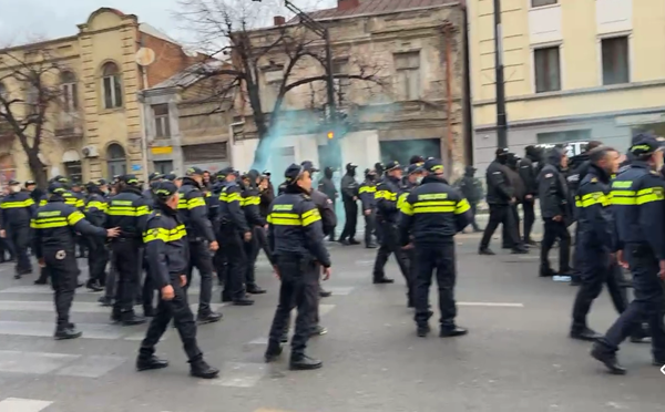 მელიქიშვილის გამზირზე, პოლიციამ აქციის რამდენიმე მონაწილე დააკავა