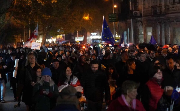 "უშენოდ არ გამოვა" - თბილისში საპროტესტო აქცია-მსვლელობა დაიწყო