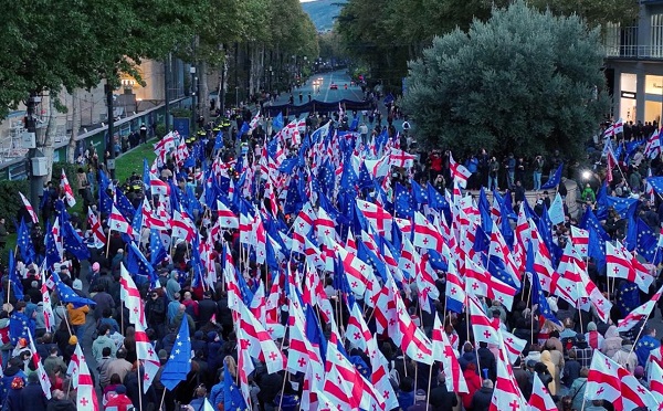 24 ნოემბერს, 21 საათზე რესპუბლიკის მოედნიდან დაიწყება მსვლელობა პარლამენტის მიმართულებით, სადაც აქციის მონაწილეები ღამეს გაათევენ - ოპოზიციის გეგმა