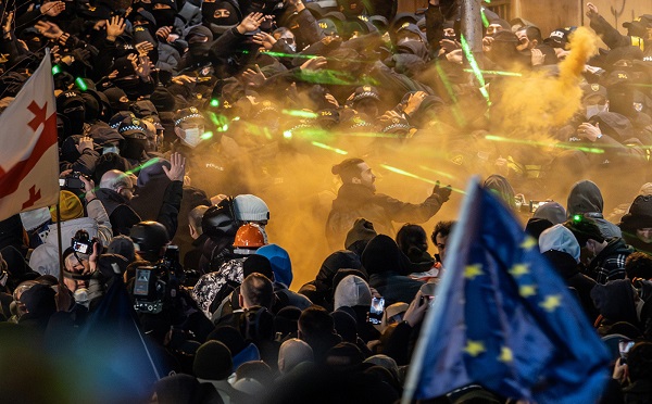 აქციებზე დააკავეს 400-მდე პირი, ნაცემია 300-ზე მეტი, დასჯილია 0 პოლიციელი - საერთაშორისო გამჭვირვალობა-საქართველო