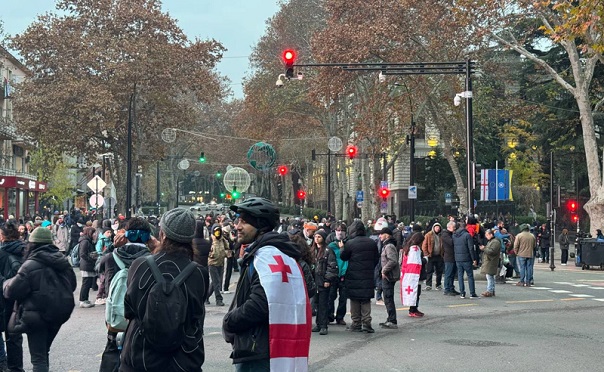 პროტესტი ჭვჭავაძის გამზირზე, სახელმწიფო უნივერსიტეტთან გრძელდება