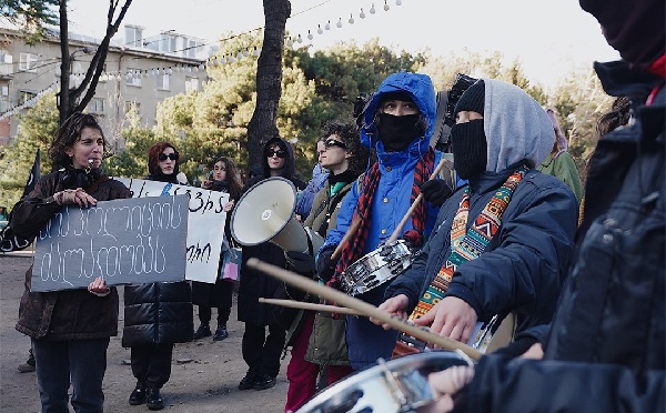 თემქის პოლიციასთან დაკავებული 6 პირიდან, 4 გაათავისუფლეს