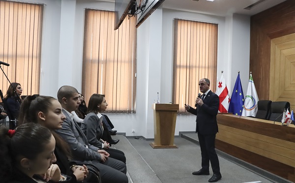 დავით ნარმანიამ  სხვადასხვა უნივერსიტეტის სტუდენტებისთვის საჯარო ლექცია წაიკითხა