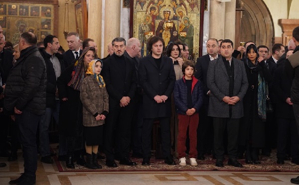 მიხეილ ყაველაშვილი, ირაკლი კობახიძე და შალვა პაპუაშვილი სამების საკათედრო ტაძარში, საშობაო ლიტურგიას ესწრებიან