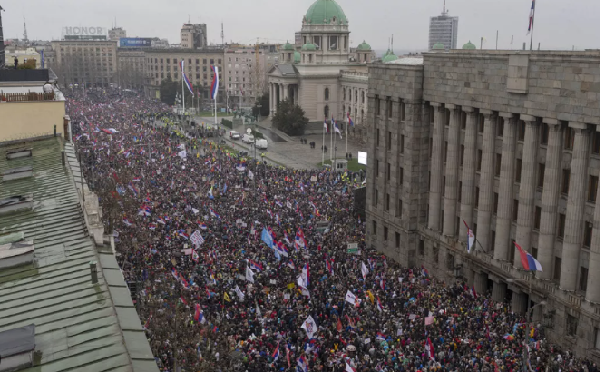 მასობრივი პროტესტის ფონზე, სერბეთის პრეზიდენტმა განაცხადა, რომ მზად არის სამ-ოთხ თვეში არჩევნები ჩაატაროს