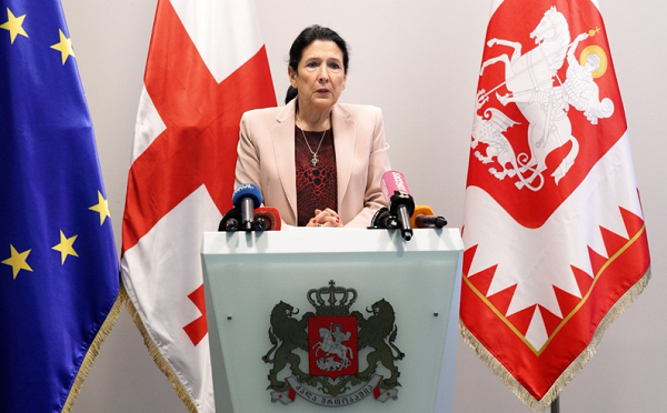არ ვიცი რამდენადაა მისალოცი, როცა ჩვენ ვუყურებთ თუ რა დღეშია ჩვენი თავდაცვის ძალები, ფაქტი, რომ დღეს არცერთი საერთაშორისო წვრთნა არ ტარდება, ძალიან დიდი ტკივილია ქვეყნისთვის - სალომე ზურაბიშვილი