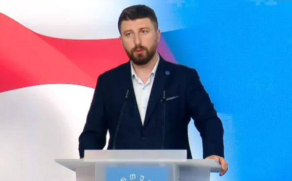 გახარია ცდილობს, აჩვენოს, რომ რიგითი „ნაცი“ არ არის,  მაგრამ კარგად ვიცით, ვინ არის, მათი 'ნაცებთან' დაპირისპირების მცდელობა ფარსი და ტყუილია - არჩილ გორდულაძე