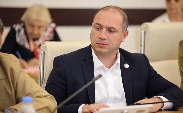 აცდენილია რეალობას, ვიმედოვნებთ, რომ კანონად არ გადაიქცევა - გივი მიქანაძე „მეგობარი აქტზე“