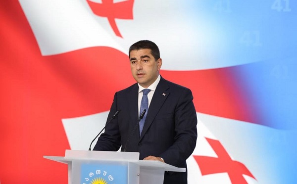 გერმანიის ელჩმა ინტერვიუ ჩაწერა პლაკატის, „თავისუფლება მზიას“ ფონზე, ამით მკაფიოდ გადასცა განწყობა მოსამართლეს, რომ მას „დიდი ძმა“ აკვირდება და თუ სასურველ გადაწყვეტილებას არ მიიღებს, შედეგსაც მოიმკის - შალვა პაპუაშვილი