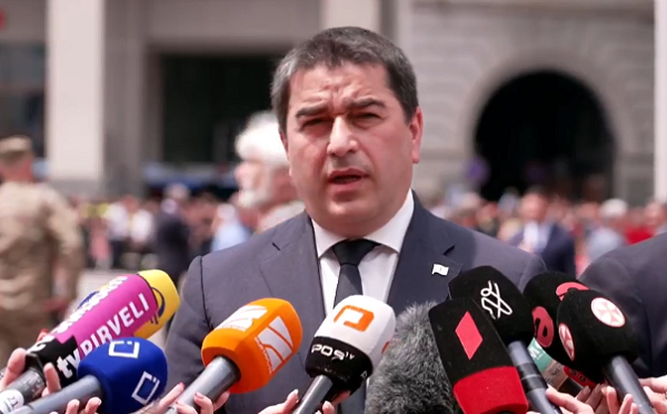 დღეს ჩამოდის ევროპარლამენტის დელეგაცია, რომელსაც სათავეში უდგას ლიეტუველი დეპუტატი, რომელიც გამოირჩევა ქართველი ხალხის მიმართ ფაშისტური განცხადებებით, იმედი მაქვს, ბოდიშს მოიხდის - შალვა პაპუაშვილი