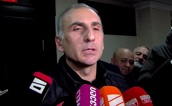 ირაკლი ოქრუაშვილი ირპენში, წინა ხაზზე იბრძოდა და უკან არაფერზე დაუხევია, ზუსტად ვიცი, გირაოს არ გადახდის გამო დაჭერის არ შეეშინდება, ქვეყანა კიდევ ჩრდილო კორეისკენ მიექანება - ალეკო ელისაშვილი