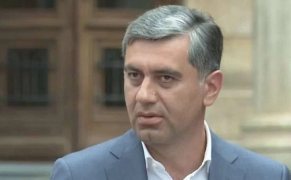 წარმოდგენა არ აქვთ ამ იდიოტებს, რა ჯოჯოხეთში შეყვეს თავი "მეგობარი აქტით" სამუდამოდ და რამდენი ჩაითრიეს თან, ვინც ჯერ ვერ მიმხვდარა და გვიან მიხვდება ამ ყველაფერს - ირაკლი ოქრუაშვილი