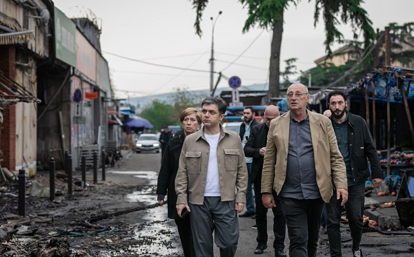 სადგურის მოედნის მიმდებარედ დამწვარ ბაზრობაზე მერიის მიერ კონსტრუქციების დემონტაჟი მოხდება და ტერიტორია მოწესრიგდება