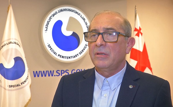 საკანში ბრალდებულს აღენიშნა მაღალი არტერიული წნევა, უგონო მდგომარეობაში იგი ნანახი იყო იატაკზე, სავარაუდოდ, დაეცა, სხვა დამატებითი დეტალები გამოძიების საგანია - მალხაზ ურთქმელიძე გარდაცვლილ პატიმარზე