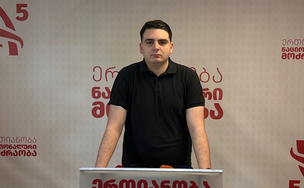 დანამდვილებით შეგვიძლია ვთქვათ, რომ ფარცხალაძე წარმოადგენდა “ქართულ ოცნებასა” და ივანიშვილს 9 მაისს რუსეთში აღლუმზე - ლევან სანიკიძე
