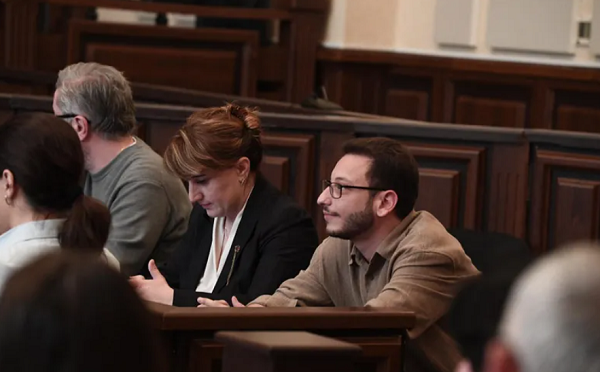 თორნიკე სხვიტარიძეს 5-დღიანი ადმინისტრაციული პატიმრობა შეეფარდა, ანი ქავთარაძეს კი 5000-ლარიანი ჯარიმა დაეკისრა