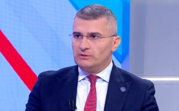 ივანიშვილთან იმ ქვეყნის ელჩი ითხოვს შეხვედრას, რომელსაც დასანქცირებული ჰყავს ეს ადამიანი, ეს სანქცია, შანტაჟის იარაღი დღეს ძალაში რომ რჩება, უკვე სწორი მიდგომა არ არის - მამუკა მდინარაძე