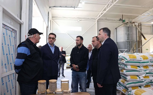 დავით სონღულაშვილმა სახელმწიფოს მხარდაჭერით შექმნილი კომბინირებული საკვების საწარმო დაათვალიერა