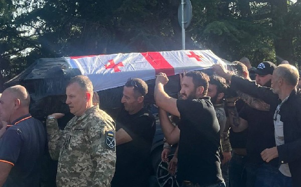 უკრაინაში გარდაცვლილი ქართველი მებრძოლის, ვანო ნადირაძის ცხედარი თბილისში ჩამოასვენეს