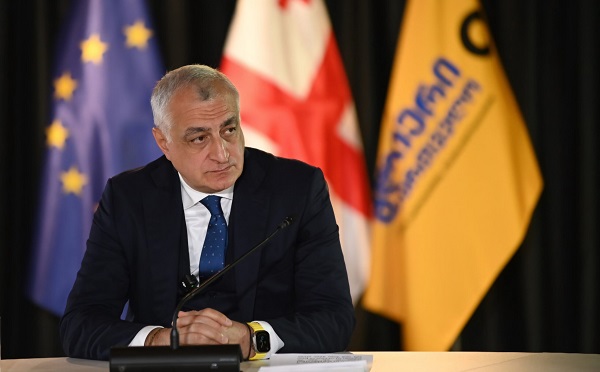 ივანიშვილის მონებმა კიდევ ერთხელ მიიტანეს იერიში პოლიტიკოსებზე, თაზო დათუნაშვილი ნაცემია სასამართლო დარბაზში და იქვე ბანდიტურად დაკავებული, არ შეგრჩებათ - მამუკა ხაზარაძე