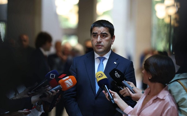 საინტერესო ისაა, რომ მან მიგრაციის საკითხს გაუსვა ხაზი, პირდაპირ ამბობს, რომ ქართველ ხალხს დააბრალებს, საბოლოო ჯამში, თავის ქმედებებს - პაპუაშვილი ტუსკის განცხადებაზე