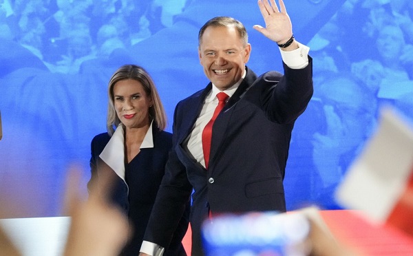 პოლონეთის საპრეზიდენტო არჩევნების მეორე ტურში კაროლ ნავროცკიმ გაიმარჯვა