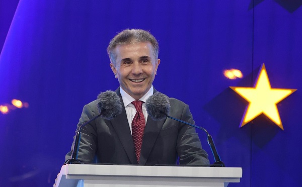 ხვიჩა კვარაცხელია ჩემპიონთა ლიგის გამარჯვებულია, ვულოცავ მთელ საქართველოს, ვინაიდან თითოეული ჩვენგანისთვის ეს გამარჯვება დიდი სიხარულისა და სიამაყის მომტანია - ბიძინა ივანიშვილი
