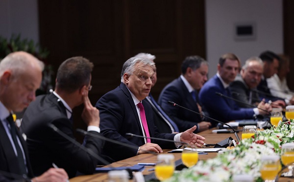 ევროპული ეკონომიკა ახლა ძალიან ზიანდება, თუ ვინმეს აქვს 1%-ზე მეტი ეკონომიკური ზრდა, ეს  დიდი მიღწევაა, თქვენი 7%-იანი ზრდა არის გალაქტიკური მოვლენა - ვიქტორ ორბანი ირაკლი კობახიძეს