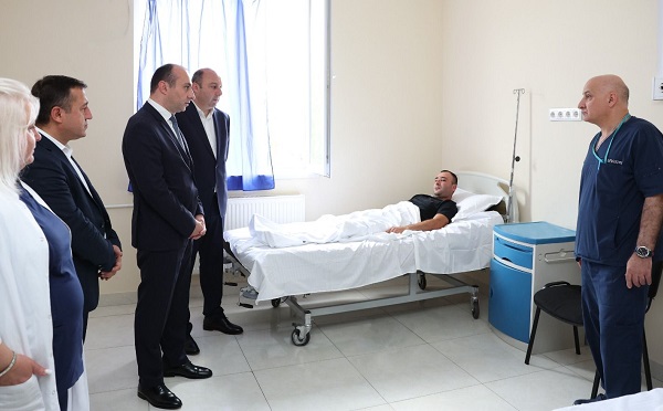 შინაგან საქმეთა მინისტრმა გორში თავდასხმის შედეგად დაჭრილი და დაშავებული პოლიციელები მოინახულა