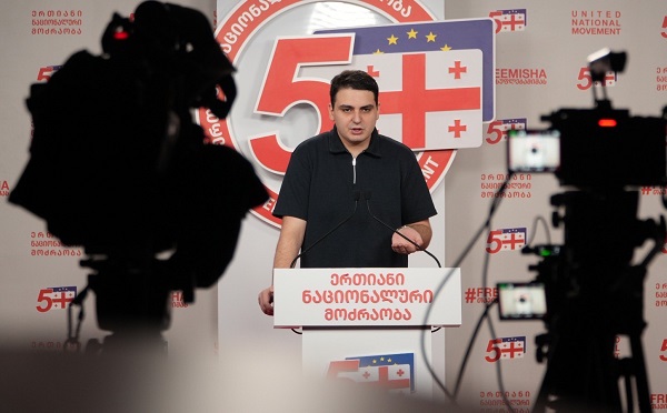 არავითარი კავშირი შალვა პაპუაშვილს, რომელიც შირაქის ველზეა გაჭრილი, არ აქვს ტულსი გაბარდთან, განსხვავებული აზრის გამო ხალხს იჭერდნენ, თავს უხეთქავდნენ, და თურმე ბულინგის ქვეშ არიან ზონდერჯგუფებით შეიარაღებული პატარა ბიჭები - ლევან სანიკიძე