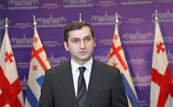 „ჯეოჰოსპიტალსში“, შეყვანილი იქნა თორნიკე რიჟვაძე, რომელსაც გულმკერდის არეში ცეცხლნასროლი ჭრილობა აღენიშნებოდა, ცეცხლსასროლი იარაღის დაუდევრად შენახვისთვის, ბრალდებულის სახით 1 პირია დაკავებული - შსს