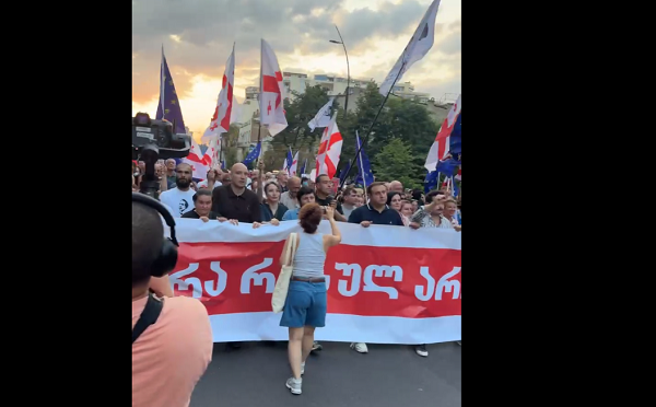 თბილისში საპროტესტო მსვლელობა იმართება