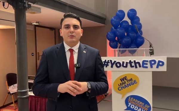 მე წარმოვადგენ იმ ქვეყნის ახალგაზრდობას, რომელიც ოდესღაც დემოკრატიის შუქურად მიიჩნეოდა, ხოლო დღეს ავტორიტარიზმის ბნელ გზას დაადგა, ჩვენ დავიბადეთ თავისუფალ საქართველოში და არ დავნებდებით ავტორიტარიზმს - ლევან სანიკიძე