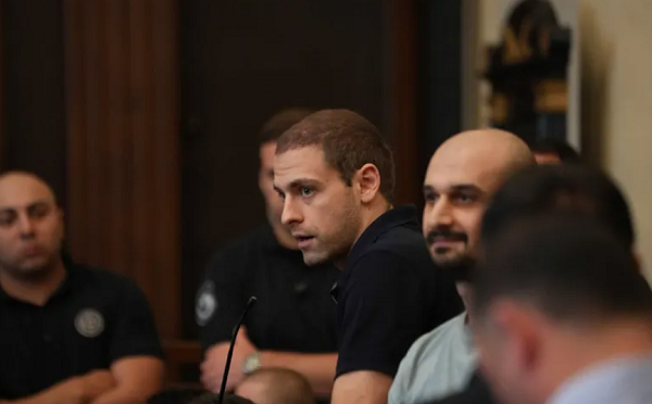 სულ უფრო ხშირად მომდის ინფორმაცია, რომ თუ ბოდიშს მოვიხდი, გამიშვებენ და ეს ეხება დანარჩენებსაც, ძალიან რთულია ამას კორექტული პასუხი მოვუძებნო, მაგრამ ვაი თქვენს პატრონს უბედურს, ვინც ამას ითხოვს - ანდრო ჭიჭინაძე