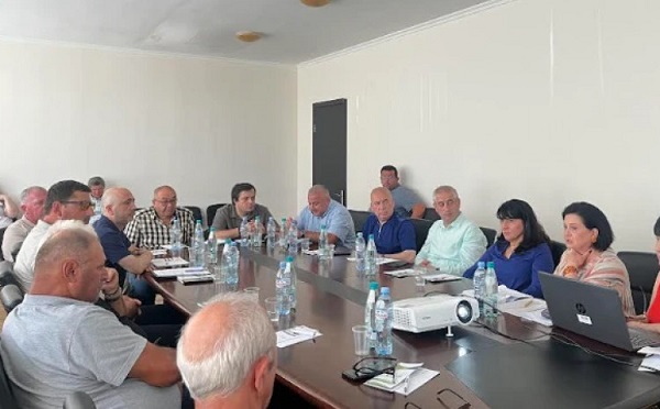 სოლომონ პავლიაშვილი კენკროვანი კულტურების მწარმოებელ ფერმერებს შეხვდა