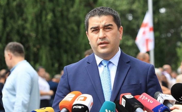 სალომე ზურაბიშვილი არის „ნურც გაფრინდები და ნურც მოფრინდები“, გამაგრდა თავის ციხე-სიმაგრეში, დაიდგა დროშა და ამბობს, რომ ვარ პრეზიდენტი - შალვა პაპუაშვილი